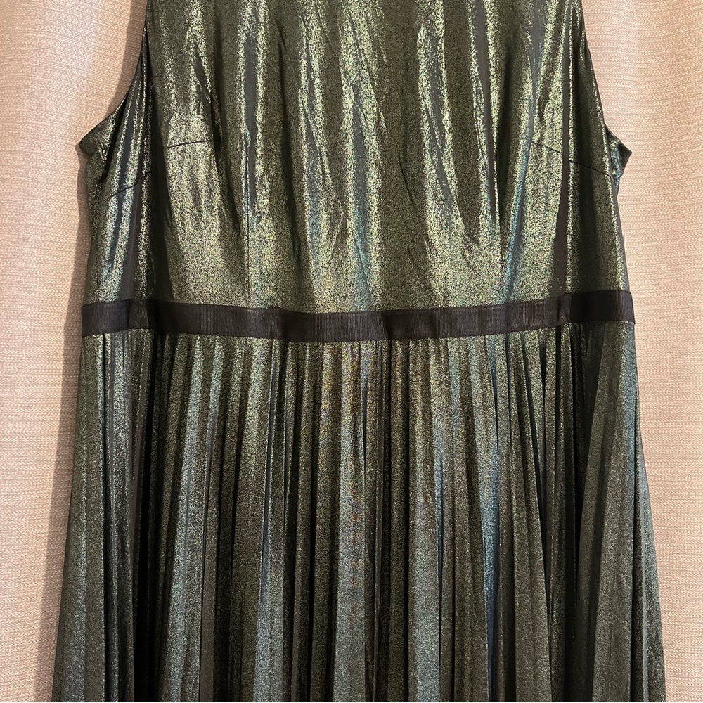 Donna Morgan Metallic Pleated Midi Dress - Green/Black (Size 20W) - Picture 6 of 11